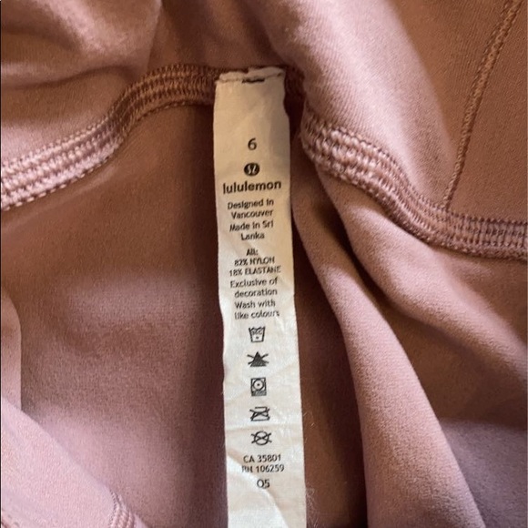 Lululemon Zen Expression Crop 21”. Colour: Vintage Mauve. Size 6 US - Picture 3 of 6